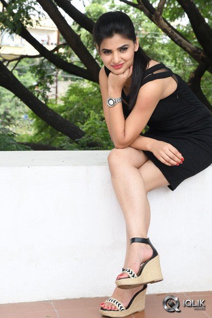 Kamna-Ranawat-Interview-About-Selfie-Raja